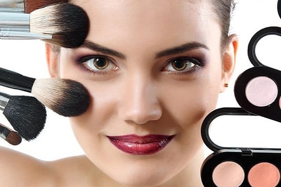 lady applying makeup
